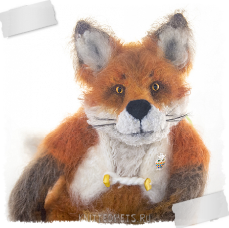 Knitted red fox 